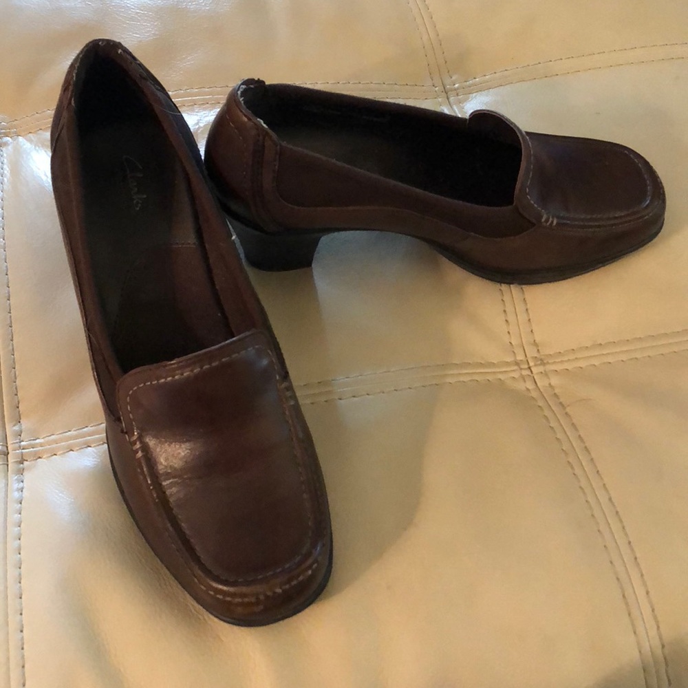 LIKE NEW Brown Leather Clarks Heels